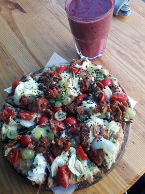 Smoothie and pizza at Nebos in Kyiv