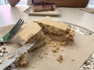 Monster alfajor de maicena con dulce de leche vegano  at Ingrediente Secreto in Badalona