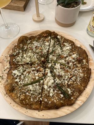 Pizza with asparagus and 3 cheese  at Ingrediente Secreto in Badalona