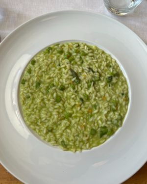 vegan risotto with asparagus and zucchini flowers at Osteria del Caroseno in Castellana Grotte