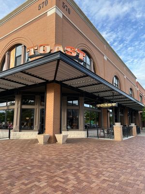 Outdoor seating   at Toast in Lincoln