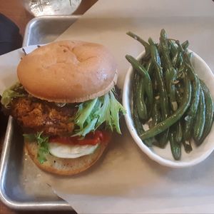 Garden Guardian: housemade gf/v veggie garbanzo bean burger on a gf/v bun w/ greens, zucchini, red onion, roasted red pepper, & balsamic vinaigrette, served w/ garlic green beans at Toast in Lincoln
