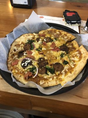 Vegan flatbread w plant based sausage/onions/ tomatoes and vegan cheese.   at Dees Brothers Brewery in Sanford