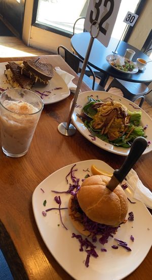 Jackfruit Sammy, Mac n Chz, and the Reuben at End of the Line Cafe in Pensacola