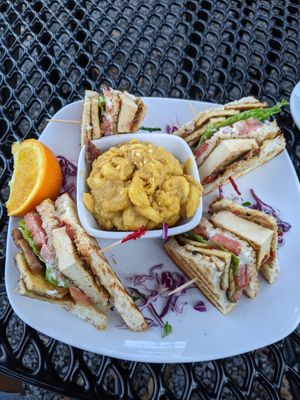 Knuckle Sandwich with Sriracha Mac n Cheese at End of the Line Cafe in Pensacola