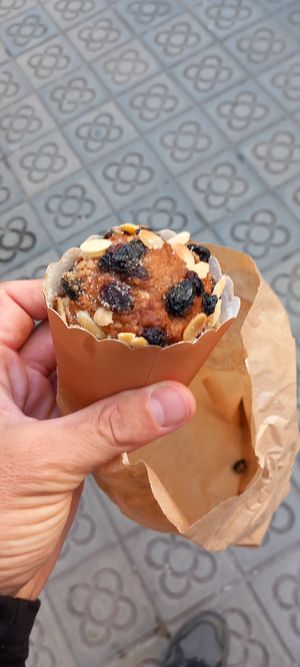 Muffin con esoecias at Cloudstreet Bakery in Barcelona