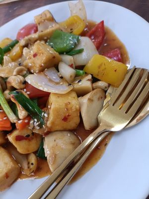 Stir fried tofu with cashews at Chada Vegetarian Restaurant in Chiang Mai