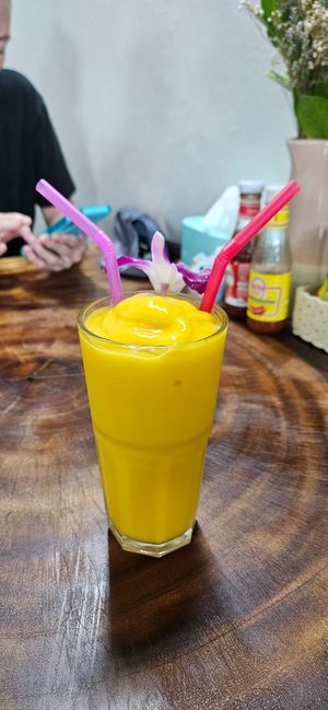 Mango smoothie (no sugar added) at Chada Vegetarian Restaurant in Chiang Mai