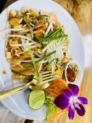 Pad Thai (without egg)  at Chada Vegetarian Restaurant in Chiang Mai