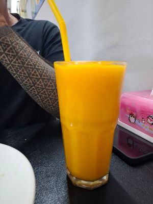 Mango smoothie at Chada Vegetarian Restaurant in Chiang Mai