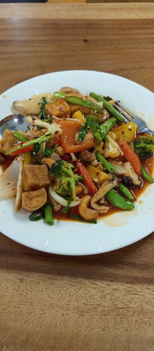 Stir Fried tofu w. Basil at Chada Vegetarian Restaurant in Chiang Mai