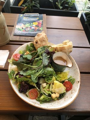 garten salad  at Peter Pane - Neue Promenade in Berlin