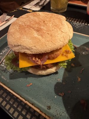 Hüttenzauber burger.  at Peter Pane - Neue Promenade in Berlin