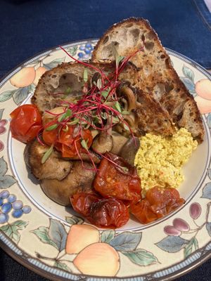 Café da manhã no prato at Inari in Rio De Janeiro