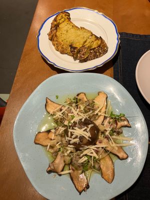 Carpaccio de eryngui defumado com abacaxi at Inari in Rio De Janeiro