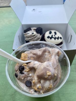 Ice cream and cupcakes at nami Vegan Sweets in Phoenix