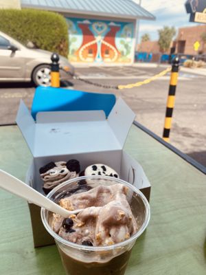 Nice outdoor seating  at nami Vegan Sweets in Phoenix