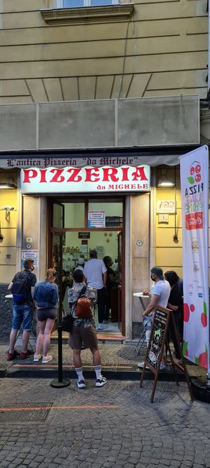 Store front at Pizzeria da Michele in Naples