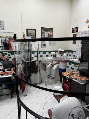 Chefs at Pizzeria da Michele in Naples