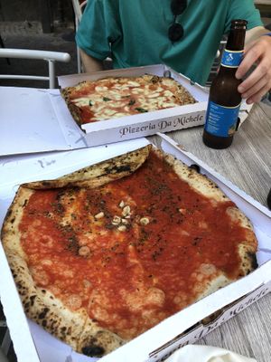 marinara pizza   at Pizzeria da Michele in Naples