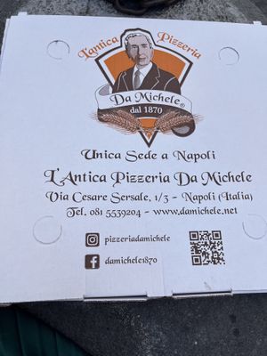 Take away box  at Pizzeria da Michele in Naples