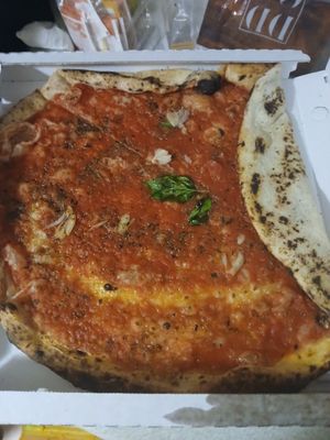 Marinara pizza at Pizzeria da Michele in Naples