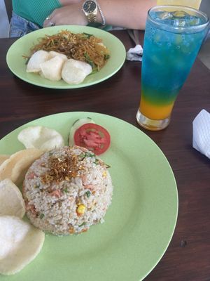Really tasty food and great price! I got the fried rice with ham and vegetables, it was delicious!! They have cool mock tails too! Would deffo recommend   at Jimveg in Jimbaran