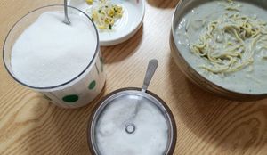 season Kong-guksu with sugar (above) or salt (below) at Beomamgol Patjuk 범암골팥죽 in Suncheon