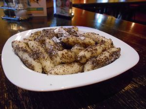 Vegane Mohnnudeln mit Waldviertler Graumohn
Poppy nudles made of potatodough  at Mariahilferbräu in Vienna