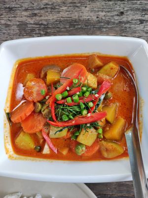 Curry at Chicken and Bee in Prachuap Khiri Khan