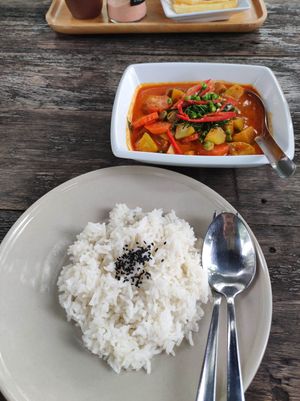 Curry at Chicken and Bee in Prachuap Khiri Khan