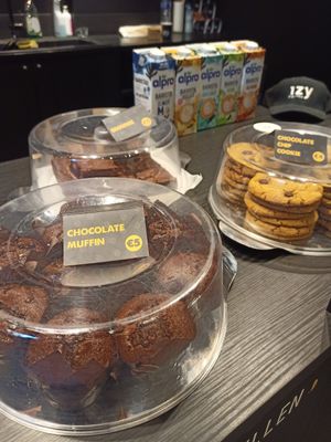 Many choices at Izy Coffee in Antwerpen