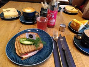 Zweimal veganer Zitronenkuchen, einmal Käsekuchen, einmal veganes Glück at Laibgenuss in Koblenz