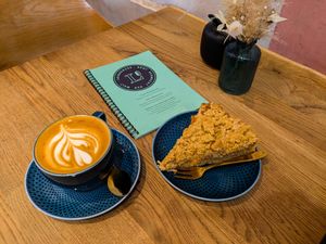 Vegan Apfel Streusel and Cappuccino at Laibgenuss at Laibgenuss in Koblenz