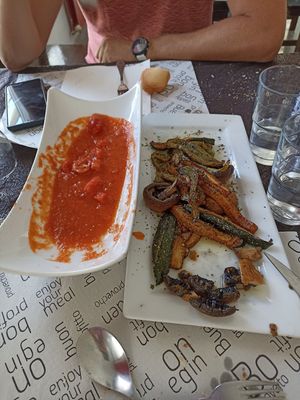 Salmorejo de sandía y salteado de verduras. Muy ricos los dos! at Albergue de Morata in Morata De Jalon