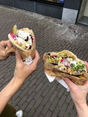 Pita falafel nog intact.. pita sabich al van gesmuld. Maar we wilden dit kleurrijke eten toch even vastleggen  at SHOUQ - Zeist in Zeist