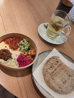 Heerlijke lunch en mezze gerechten, allemaal vegan! at SHOUQ - Zeist in Zeist