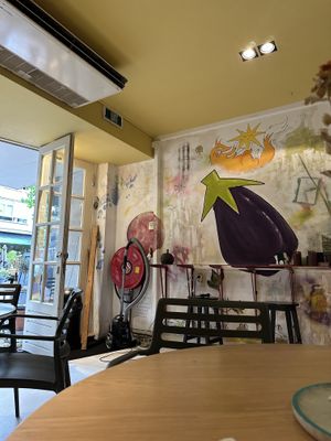 Man kann draußen und drinnen sitzen  at SHOUQ - Zeist in Zeist