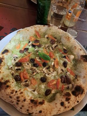 Courgette creamed pizza at Quarto d'Ora Italiano in Pisa
