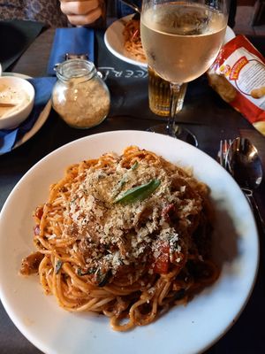 Veggie pasta (ook vegan) met edelgistvlokken at Moby Dick in Antwerpen