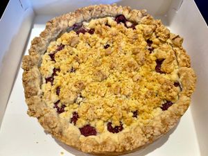 Kersen-Vanillepudding taart at Junglicious in Evergem