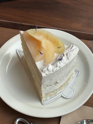 Peach cake at Savage Garden - Maybe closed in Seoul