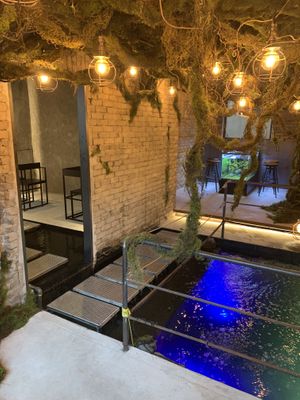 1 floor with water flow.  at Savage Garden - Maybe closed in Seoul