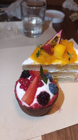 Berry tart and mango cake at Savage Garden - Maybe closed in Seoul