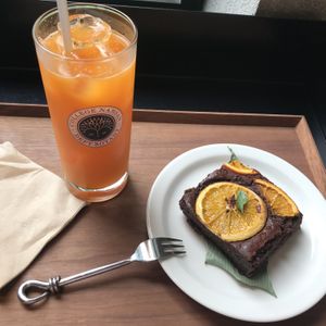 Chocolate orange brownie and fresh mango pineapple carrot juice  at Savage Garden - Maybe closed in Seoul