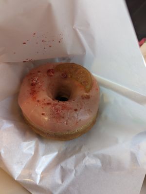 Pink lemondae at Trick or Treat Vegan Sweets (formerly Canelita Sweets) in Osaka