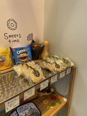 Sweets   at Trick or Treat Vegan Sweets (formerly Canelita Sweets) in Osaka