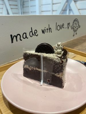Oreo cake   at Trick or Treat Vegan Sweets (formerly Canelita Sweets) in Osaka