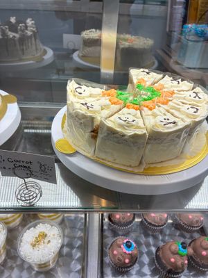 Beautiful carrot cake on display at Trick or Treat Vegan Sweets (formerly Canelita Sweets) in Osaka