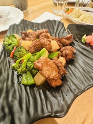   at OPLANTE Vegan Sushi & Wok  in Montreal